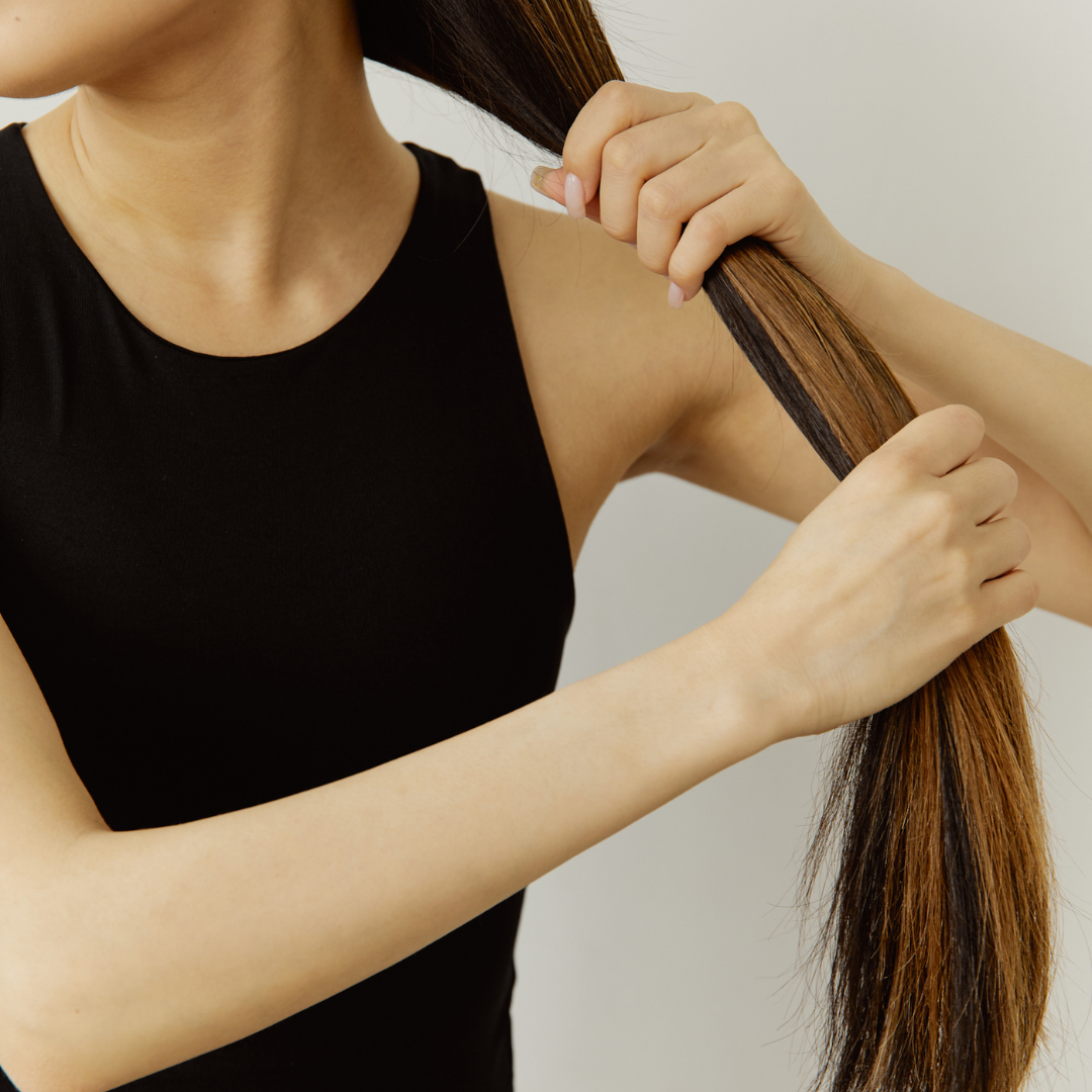 Jak odbudować uszkodzone włosy? Sprawdź te 6 niezawodnych kroków!